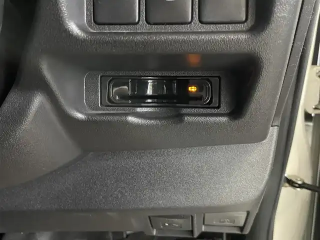 トヨタ ハイエース GL 熊本県 2017(平29)年 12.9万km ホワイトパールクリスタルシャイン ワンオーナー/ベッドキット/テーブル付き/社外SDナビ/　(AM/FM/CD/DVD/TV/SD/Bluetooth)/フルセグTV/バックカメラ/社外フリップダウンモニター/BARBEROアルミホイール18インチ/BARBEROアルミ付きスタッドレスタイヤ/LEDヘッドライト/オートライト/フォグランプ/ステアリングスイッチ/革巻きステアリング/ETC/スマートキー/プッシュスタート/レザー調シートカバー