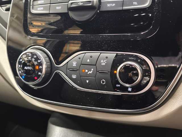 ルノー キャプチャー インテンス レザー 群馬県 2018(平30)年 1.8万km パール 純正オーディオ/USB/Bluetooth/クルーズコントロール/黒革シート/ETC/LEDヘッドライト/コーナーセンサー/前席シートヒーター/純正17インチアルミホイール