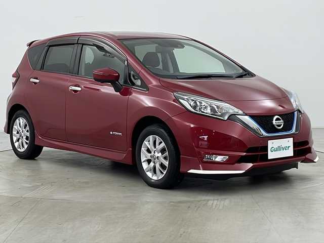 日産 ノート e－パワー X FOUR 道央・札幌 2018(平30)年 4.3万km ガーネットレッド ・4WD/・寒冷地仕様/・純正ナビ（CD＆DVD＆TV＆BT＆SD）/・全方位カメラ/・サイドカメラ/・フロントカメラ/・エマージェンシーブレーキ/・レーンキープアシスト/・TVキャンセラー/・ETC/・デジタルインナーミラー/・ドアミラーヒーター/・オートライト/・LEDヘッドライト