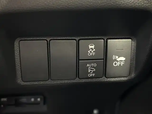 ホンダ シャトル ハイブリッド X 沖縄県 2016(平28)年 7.3万km クリスタルブラックパール (株)IDOMが運営する【じしゃロンコザ店】の自社ローン専用車両になりますこちらは現金またはオートローンご利用時の価格です。自社ローンご希望の方は別途その旨お申付け下さい/純正ナビ　/バックカメラ　/ＥＴＣ　/衝突軽減ブレーキ　/クルーズコントロール　/コーナーセンサー　/パドルシフト　/ハーフレザーシート　/純正アルミホイール　/プッシュスタート　/スマートキー　/オートライト