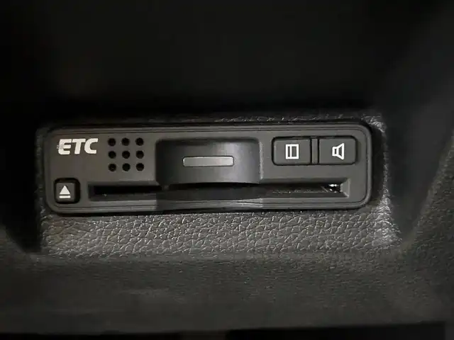 ホンダ シャトル ハイブリッド X 沖縄県 2016(平28)年 7.3万km クリスタルブラックパール (株)IDOMが運営する【じしゃロンコザ店】の自社ローン専用車両になりますこちらは現金またはオートローンご利用時の価格です。自社ローンご希望の方は別途その旨お申付け下さい/純正ナビ　/バックカメラ　/ＥＴＣ　/衝突軽減ブレーキ　/クルーズコントロール　/コーナーセンサー　/パドルシフト　/ハーフレザーシート　/純正アルミホイール　/プッシュスタート　/スマートキー　/オートライト