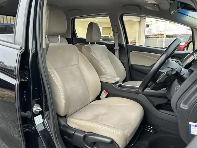 ホンダ シャトル ハイブリッド X 沖縄県 2016(平28)年 7.3万km クリスタルブラックパール (株)IDOMが運営する【じしゃロンコザ店】の自社ローン専用車両になりますこちらは現金またはオートローンご利用時の価格です。自社ローンご希望の方は別途その旨お申付け下さい/純正ナビ　/バックカメラ　/ＥＴＣ　/衝突軽減ブレーキ　/クルーズコントロール　/コーナーセンサー　/パドルシフト　/ハーフレザーシート　/純正アルミホイール　/プッシュスタート　/スマートキー　/オートライト