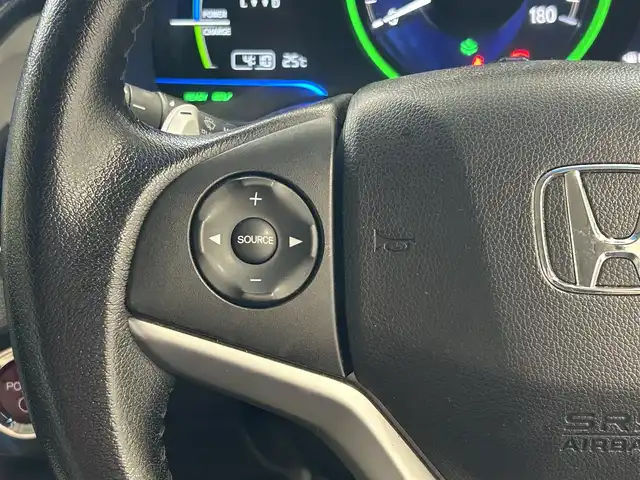 ホンダ シャトル ハイブリッド X 沖縄県 2016(平28)年 7.3万km クリスタルブラックパール (株)IDOMが運営する【じしゃロンコザ店】の自社ローン専用車両になりますこちらは現金またはオートローンご利用時の価格です。自社ローンご希望の方は別途その旨お申付け下さい/純正ナビ　/バックカメラ　/ＥＴＣ　/衝突軽減ブレーキ　/クルーズコントロール　/コーナーセンサー　/パドルシフト　/ハーフレザーシート　/純正アルミホイール　/プッシュスタート　/スマートキー　/オートライト