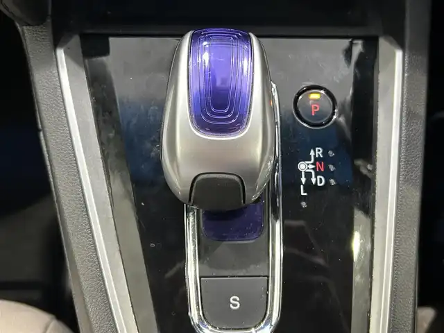 ホンダ シャトル ハイブリッド X 沖縄県 2016(平28)年 7.3万km クリスタルブラックパール (株)IDOMが運営する【じしゃロンコザ店】の自社ローン専用車両になりますこちらは現金またはオートローンご利用時の価格です。自社ローンご希望の方は別途その旨お申付け下さい/純正ナビ　/バックカメラ　/ＥＴＣ　/衝突軽減ブレーキ　/クルーズコントロール　/コーナーセンサー　/パドルシフト　/ハーフレザーシート　/純正アルミホイール　/プッシュスタート　/スマートキー　/オートライト