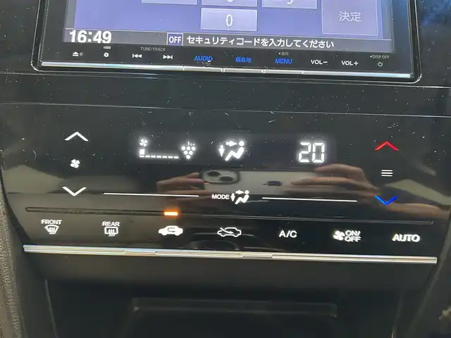 ホンダ シャトル ハイブリッド X 沖縄県 2016(平28)年 7.3万km クリスタルブラックパール (株)IDOMが運営する【じしゃロンコザ店】の自社ローン専用車両になりますこちらは現金またはオートローンご利用時の価格です。自社ローンご希望の方は別途その旨お申付け下さい/純正ナビ　/バックカメラ　/ＥＴＣ　/衝突軽減ブレーキ　/クルーズコントロール　/コーナーセンサー　/パドルシフト　/ハーフレザーシート　/純正アルミホイール　/プッシュスタート　/スマートキー　/オートライト