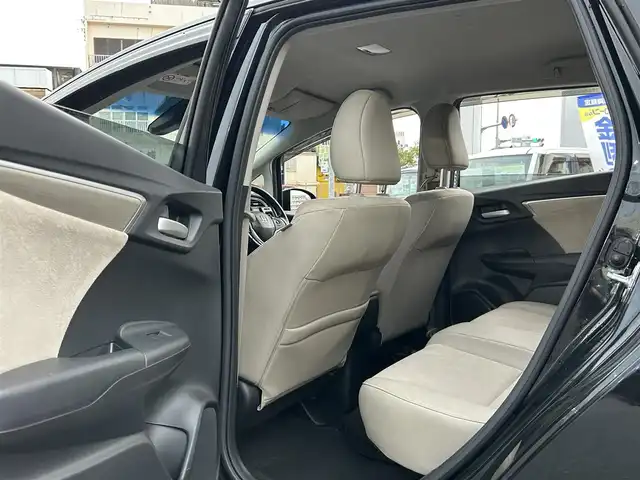 ホンダ シャトル ハイブリッド X 沖縄県 2016(平28)年 7.3万km クリスタルブラックパール (株)IDOMが運営する【じしゃロンコザ店】の自社ローン専用車両になりますこちらは現金またはオートローンご利用時の価格です。自社ローンご希望の方は別途その旨お申付け下さい/純正ナビ　/バックカメラ　/ＥＴＣ　/衝突軽減ブレーキ　/クルーズコントロール　/コーナーセンサー　/パドルシフト　/ハーフレザーシート　/純正アルミホイール　/プッシュスタート　/スマートキー　/オートライト