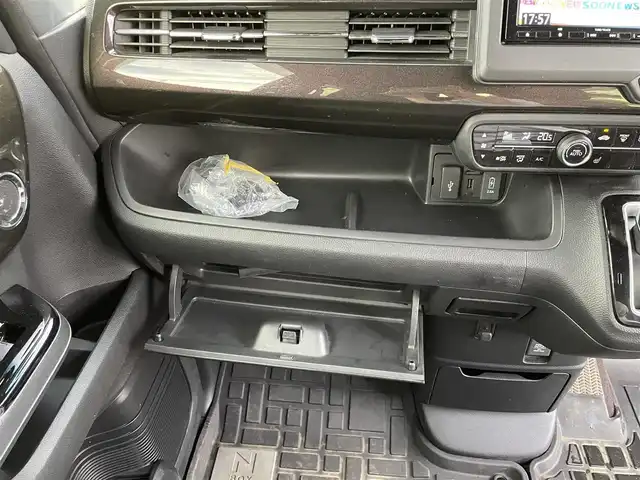 ホンダ Ｎ ＢＯＸ 長野県 2020(令2)年 3.6万km プラチナホワイトパール 4WD/ワンオーナー/純正ナビ/・Bluetooth/CD/DVD/TV/バックカメラ/純正ETC/ドライブレコーダー/ハーフレザーシート/前席シートヒーター/純正フロアマット/両側パワースライドドア/純正15インチAW/コーナーセンサー後方のみ/LEDオートライト/ドアバイザー/電格ミラー/スペアキー有/取り扱い説明書/保証書