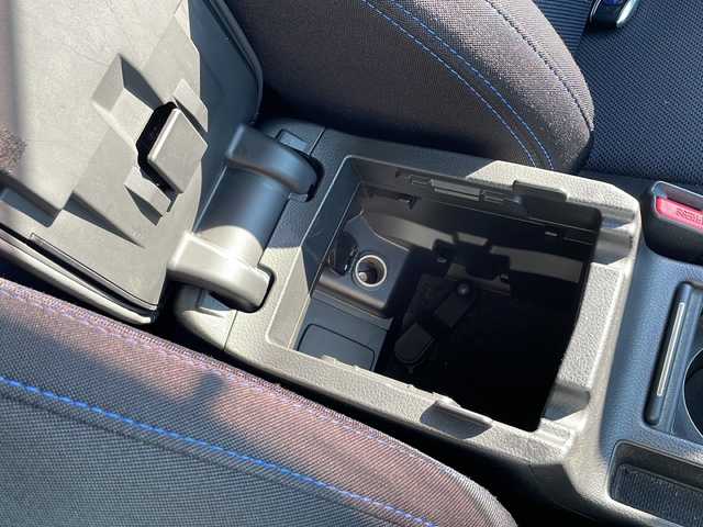 スバル レヴォーグ 1．6GT－S アイサイト 岩手県 2014(平26)年 5.5万km ギャラクシーブルーシリカ 4WD/社外SDメモリーナビ(CD/DVD/SD/USB/ラジオ)/フルセグテレビ/バックカメラ/プリクラッシュブレーキシステム/車線逸脱警報機能/レーダークルーズコントロール/パドルシフト/前席パワーシート/横滑り防止機能/ETC/LEDヘッドライト/オートライト/フォグランプ/純正18inアルミホイール/純正フロアマット/純正トノカバー/スマートキー(×2)/プッシュスタート/電動格納ミラー/ウィンカーミラー/ドアバイザー