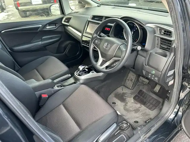 ホンダ フィット ハイブリット Fパッケージ 道南・函館 2016(平28)年 7.8万km ミッドナイトブルービームM /社外ナビ//フルセグTV//寒冷地仕様//バックカメラ//ETC//プッシュスタート//スマートキー//純正フロアマット//横滑り防止装置//ドアバイザー//ウィンカーミラー//純正ホイールキャップ//アイドリングストップ