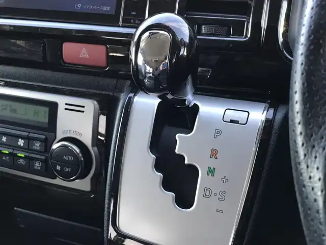 トヨタ ハイエース GL ロング 鳥取県 2020(令2)年 2.3万km ホワイトパールクリスタルシャイン 社外ナビ/フルセグ/CD/DVD/BT/社外10インチフリップダウンモニター/社外モニター・ETC/バックカメラ/フロントアンダースポイラー/FLEXフロアマット/FLEXレザー調シートカバー/FLEX17インチアルミホイール/トヨタセーフティセンス/片側パワースライドドア/社外足回り・ローダウン/社外ステアリング/社外テールランプ/LEDヘットライト/フォグライト/プッシュエンジンスタート/スマートキー/純正テールランプ/ハンドル積込