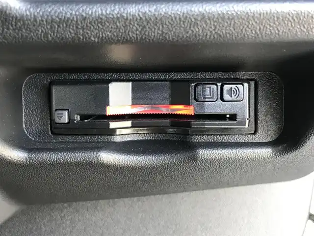 トヨタ ハイエース GL ロング 鳥取県 2020(令2)年 2.3万km ホワイトパールクリスタルシャイン 社外ナビ/フルセグ/CD/DVD/BT/社外10インチフリップダウンモニター/社外モニター・ETC/バックカメラ/フロントアンダースポイラー/FLEXフロアマット/FLEXレザー調シートカバー/FLEX17インチアルミホイール/トヨタセーフティセンス/片側パワースライドドア/社外足回り・ローダウン/社外ステアリング/社外テールランプ/LEDヘットライト/フォグライト/プッシュエンジンスタート/スマートキー/純正テールランプ/ハンドル積込