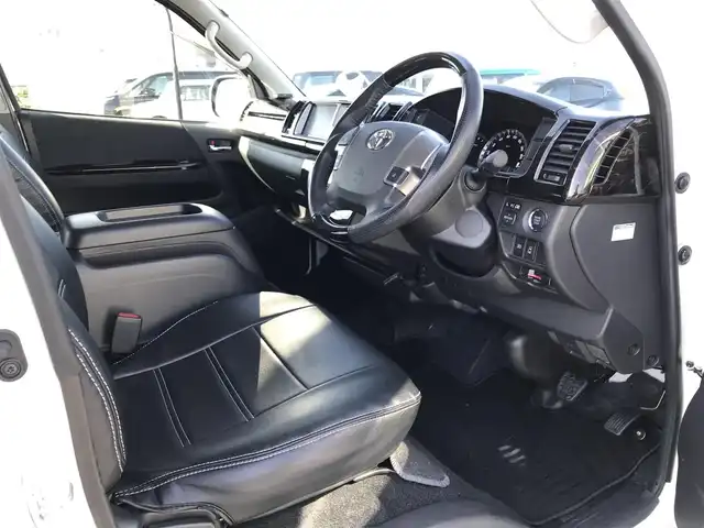 トヨタ ハイエース GL ロング 鳥取県 2020(令2)年 2.3万km ホワイトパールクリスタルシャイン 社外ナビ/フルセグ/CD/DVD/BT/社外10インチフリップダウンモニター/社外モニター・ETC/バックカメラ/フロントアンダースポイラー/FLEXフロアマット/FLEXレザー調シートカバー/FLEX17インチアルミホイール/トヨタセーフティセンス/片側パワースライドドア/社外足回り・ローダウン/社外ステアリング/社外テールランプ/LEDヘットライト/フォグライト/プッシュエンジンスタート/スマートキー/純正テールランプ/ハンドル積込