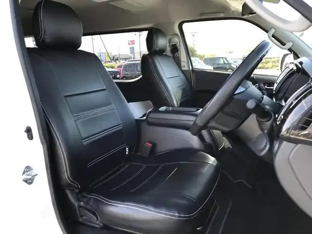 トヨタ ハイエース GL ロング 鳥取県 2020(令2)年 2.3万km ホワイトパールクリスタルシャイン 社外ナビ/フルセグ/CD/DVD/BT/社外10インチフリップダウンモニター/社外モニター・ETC/バックカメラ/フロントアンダースポイラー/FLEXフロアマット/FLEXレザー調シートカバー/FLEX17インチアルミホイール/トヨタセーフティセンス/片側パワースライドドア/社外足回り・ローダウン/社外ステアリング/社外テールランプ/LEDヘットライト/フォグライト/プッシュエンジンスタート/スマートキー/純正テールランプ/ハンドル積込