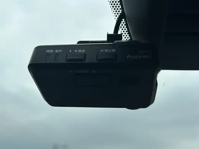 日産 ノート e－パワー メダリスト 岡山県 2017(平29)年 11.3万km ブリリアントホワイトパール (株)IDOMが運営する【じしゃロン岡山店】の自社ローン専用車両になります。こちらは現金またはオートローンご利用時の価格です。自社ローンご希望の方は別途その旨お申付け下さい/・純正ナビゲーション/・全方位カメラ/・デジタルインナーミラー/・衝突軽減ブレーキ/・ＥＴＣ