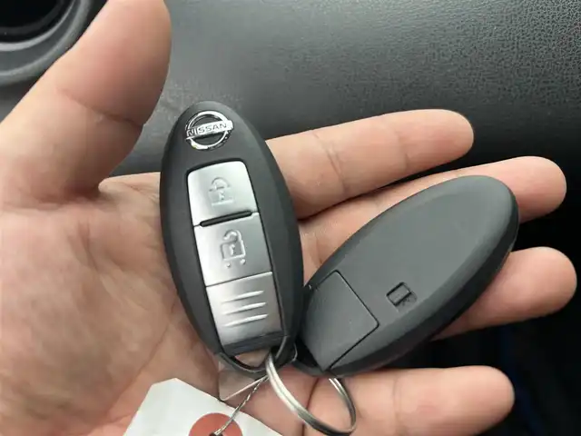 日産 ノート e－パワー メダリスト 岡山県 2017(平29)年 11.3万km ブリリアントホワイトパール (株)IDOMが運営する【じしゃロン岡山店】の自社ローン専用車両になります。こちらは現金またはオートローンご利用時の価格です。自社ローンご希望の方は別途その旨お申付け下さい/・純正ナビゲーション/・全方位カメラ/・デジタルインナーミラー/・衝突軽減ブレーキ/・ＥＴＣ