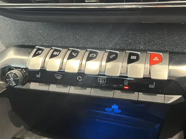 プジョー ５００８ GTライン ブルーHDi 岐阜県 2020(令2)年 4.8万km パール パノラミックサンルーフ/アクティブクルーズコントロール/レーンキープアシスト/アクティブセーフティブレーキ/アクティブブラインドスポットモニターシステム/アドバンスドグリップコントロール/フロント、バックソナー/アクティブセーフティブレーキ/フルLEDヘッドライト/インテリジェントハイビーム/ハンズフリー電動テールゲート/純正ナビ/フルセグTV/Bluetooth/バックカメラ/置くだけ充電