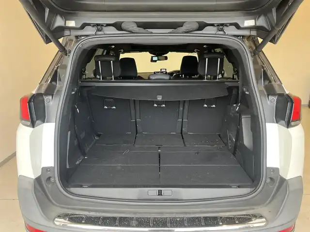 プジョー ５００８ GTライン ブルーHDi 岐阜県 2020(令2)年 4.8万km パール パノラミックサンルーフ/アクティブクルーズコントロール/レーンキープアシスト/アクティブセーフティブレーキ/アクティブブラインドスポットモニターシステム/アドバンスドグリップコントロール/フロント、バックソナー/アクティブセーフティブレーキ/フルLEDヘッドライト/インテリジェントハイビーム/ハンズフリー電動テールゲート/純正ナビ/フルセグTV/Bluetooth/バックカメラ/置くだけ充電