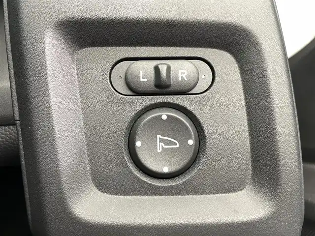 ホンダ Ｓ６６０ α 鹿児島県 2015(平27)年 3.7万km プレミアムスターホワイトP クルーズコントロール(追従走行なし)/衝突被害軽減システム/ETC/LEDヘッドライト/オートライト/純正フロアマット/純正アルミホイール/ハーフレザーシート/プッシュスタート/SPORTスイッチ/本革巻きステアリング/パドルシフト/AUX・USB接続/ABS/横滑り防止装置