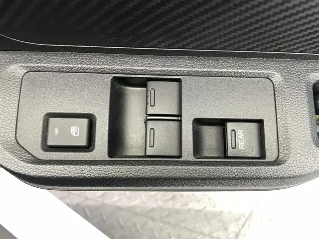 ホンダ Ｓ６６０ α 鹿児島県 2015(平27)年 3.7万km プレミアムスターホワイトP クルーズコントロール(追従走行なし)/衝突被害軽減システム/ETC/LEDヘッドライト/オートライト/純正フロアマット/純正アルミホイール/ハーフレザーシート/プッシュスタート/SPORTスイッチ/本革巻きステアリング/パドルシフト/AUX・USB接続/ABS/横滑り防止装置