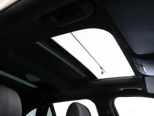 メルセデス・ベンツ ＧＬＣ２２０ d 4マチック AMGライン 静岡県 2020(令2)年 4.8万km ダイヤモンドホワイト 衝突軽減ブレーキ　/半革　/サンルーフ　/３６０°カメラ　/ＡＣＣ　/ＬＥＤ　/ＥＴＣ　/パドルシフト　/アンビエントライト　/純正１９ＡＷ　/純正ナビＴＶ　/ワイヤレス充電　/コーナーセンサー　/ルーフレール