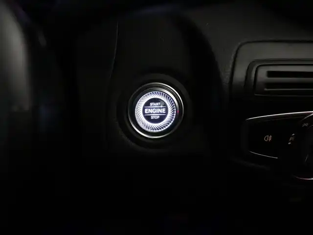 メルセデス・ベンツ ＧＬＣ２２０ d 4マチック AMGライン 静岡県 2020(令2)年 4.8万km ダイヤモンドホワイト 衝突軽減ブレーキ　/半革　/サンルーフ　/３６０°カメラ　/ＡＣＣ　/ＬＥＤ　/ＥＴＣ　/パドルシフト　/アンビエントライト　/純正１９ＡＷ　/純正ナビＴＶ　/ワイヤレス充電　/コーナーセンサー　/ルーフレール