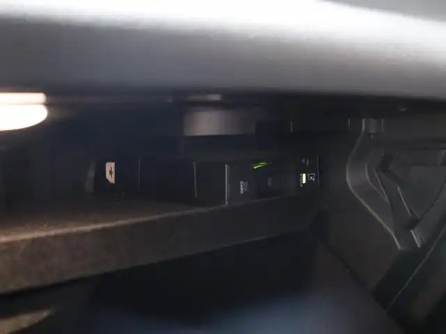 メルセデス・ベンツ ＧＬＣ２２０ d 4マチック AMGライン 静岡県 2020(令2)年 4.8万km ダイヤモンドホワイト 衝突軽減ブレーキ　/半革　/サンルーフ　/３６０°カメラ　/ＡＣＣ　/ＬＥＤ　/ＥＴＣ　/パドルシフト　/アンビエントライト　/純正１９ＡＷ　/純正ナビＴＶ　/ワイヤレス充電　/コーナーセンサー　/ルーフレール