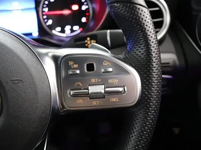 メルセデス・ベンツ ＧＬＣ２２０ d 4マチック AMGライン 静岡県 2020(令2)年 4.8万km ダイヤモンドホワイト 衝突軽減ブレーキ　/半革　/サンルーフ　/３６０°カメラ　/ＡＣＣ　/ＬＥＤ　/ＥＴＣ　/パドルシフト　/アンビエントライト　/純正１９ＡＷ　/純正ナビＴＶ　/ワイヤレス充電　/コーナーセンサー　/ルーフレール