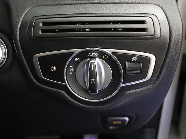 メルセデス・ベンツ ＧＬＣ２２０ d 4マチック AMGライン 静岡県 2020(令2)年 4.8万km ダイヤモンドホワイト 衝突軽減ブレーキ　/半革　/サンルーフ　/３６０°カメラ　/ＡＣＣ　/ＬＥＤ　/ＥＴＣ　/パドルシフト　/アンビエントライト　/純正１９ＡＷ　/純正ナビＴＶ　/ワイヤレス充電　/コーナーセンサー　/ルーフレール