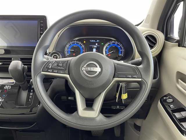 日産 デイズ X 群馬県 2024(令6)年 1.2万km ライトブルーⅡ 禁煙車　全方位カメラ　純正9型ディスプレイオーディオ　エマージェンシーブレーキ　車線逸脱警報　道路標識表示　先行車発進警報　オートハイビーム　前後クリアランスソナー　前ドライブレコーダー　ETC2.0　スペアキー　スマートキー　プッシュスタート　純正アルミホイール　LEDヘッドライト