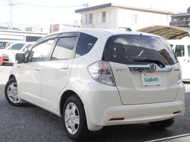 ホンダ フィット ハイブリット スマート セレクション 千葉県 2013(平25)年 6.3万km プレミアムホワイトパール 純正9インチナビ(VXM-135VFNi)/バックカメラ /AM/FM/CD/DVD/フルセグTV/ビルトインETC/クルーズコントロール/ハーフレザー /シートヒーター /ドアバイザー/フロアマット/取扱説明書/保証書/スペアキー