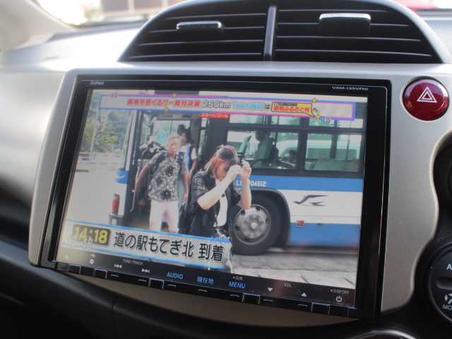 ホンダ フィット ハイブリット スマート セレクション 千葉県 2013(平25)年 6.3万km プレミアムホワイトパール 純正9インチナビ(VXM-135VFNi)/バックカメラ /AM/FM/CD/DVD/フルセグTV/ビルトインETC/クルーズコントロール/ハーフレザー /シートヒーター /ドアバイザー/フロアマット/取扱説明書/保証書/スペアキー