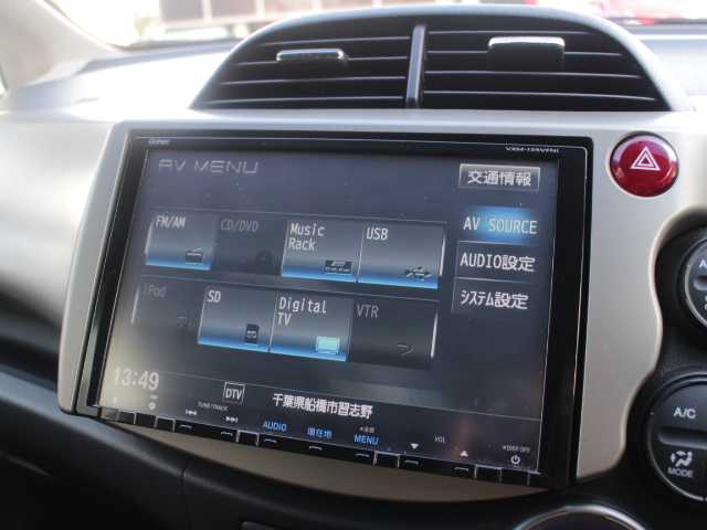 ホンダ フィット ハイブリット スマート セレクション 千葉県 2013(平25)年 6.3万km プレミアムホワイトパール 純正9インチナビ(VXM-135VFNi)/バックカメラ /AM/FM/CD/DVD/フルセグTV/ビルトインETC/クルーズコントロール/ハーフレザー /シートヒーター /ドアバイザー/フロアマット/取扱説明書/保証書/スペアキー
