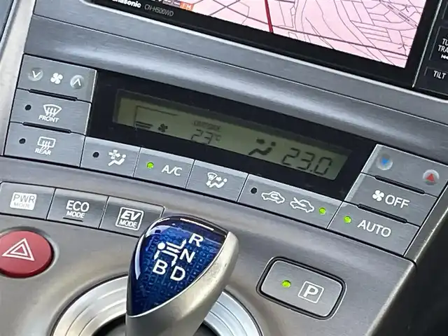 トヨタ プリウス S ツーリングセレクション 静岡県 2012(平24)年 5.8万km ブラック (株)IDOMが運営する【じしゃロン焼津店】の自社ローン専用車両になります。こちらは現金またはオートローンご利用時の価格です。自社ローンご希望の方は別途その旨お申付け下さい /社外ＨＤＤナビ/（フルセグＴＶ/Ｂｌｕｅｔｏｏｔｈ接続/ＣＤ/ＤＶＤ/ミュージックサーバー）/バックカメラ/ＥＴＣ/ＨＩＤヘッドライト/オートライト/プッシュスタート＆スマートキー/純正１７インチＡＷ