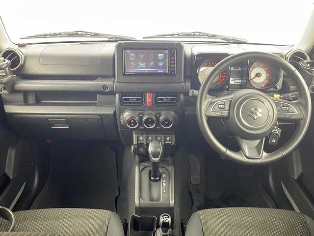 スズキ ジムニー XC 熊本県 2022(令4)年 6.2万km ミディアムグレー 純正SDナビ　/・フルセグTV/CD/DVD/SD/Bluetooth　/・バックカメラ　/スズキセーフティサポート　/・衝突軽減ブレーキ　/・車線逸脱警報　/クルーズコントロール　/ステアリングリモコン　/ビルトインETC　/D/Nシートヒーター　/アイドリングストップ　/オートライト　/LEDヘッドライト　/フォグランプ　/プッシュスタート　/スマートキー　/スペアキー　/純正フロアマット　/純正ドアバイザー　/純正アルミホイール　/社外コンソール　/ミラーヒーター　