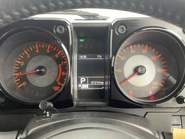 スズキ ジムニー XC 熊本県 2022(令4)年 6.2万km ミディアムグレー 純正SDナビ　/・フルセグTV/CD/DVD/SD/Bluetooth　/・バックカメラ　/スズキセーフティサポート　/・衝突軽減ブレーキ　/・車線逸脱警報　/クルーズコントロール　/ステアリングリモコン　/ビルトインETC　/D/Nシートヒーター　/アイドリングストップ　/オートライト　/LEDヘッドライト　/フォグランプ　/プッシュスタート　/スマートキー　/スペアキー　/純正フロアマット　/純正ドアバイザー　/純正アルミホイール　/社外コンソール　/ミラーヒーター　