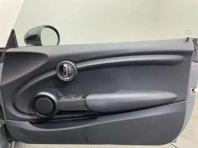 ＭＩＮＩ ミニ クーパー 愛媛県 2015(平27)年 4万km 黒／グレー 純正ＨＤＤナビ/（ラジオ／ＢＴ）　/ＥＴＣ　/革調シートカバー　/純正アルミ/スペアキー　/プッシュスタート　/オートライト　/純正マット