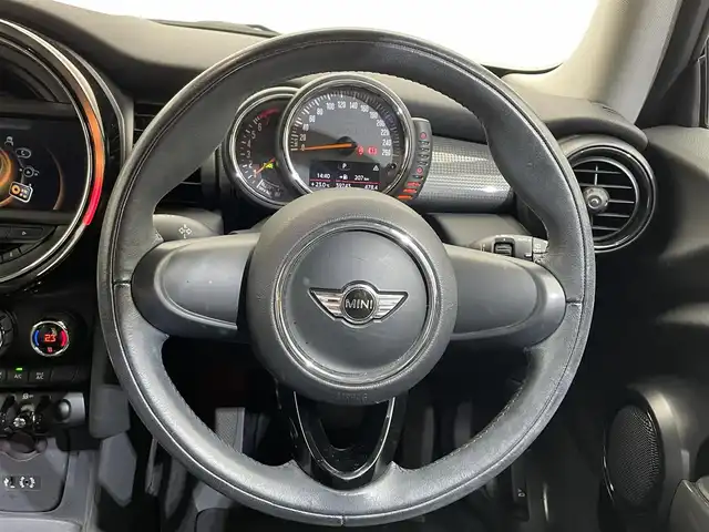 ＭＩＮＩ ミニ クーパー 愛媛県 2015(平27)年 4万km 黒／グレー 純正ＨＤＤナビ/（ラジオ／ＢＴ）　/ＥＴＣ　/革調シートカバー　/純正アルミ/スペアキー　/プッシュスタート　/オートライト　/純正マット