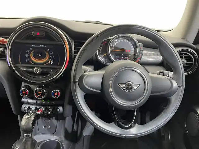 ＭＩＮＩ ミニ クーパー 愛媛県 2015(平27)年 4万km 黒／グレー 純正ＨＤＤナビ/（ラジオ／ＢＴ）　/ＥＴＣ　/革調シートカバー　/純正アルミ/スペアキー　/プッシュスタート　/オートライト　/純正マット