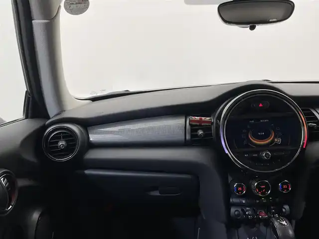 ＭＩＮＩ ミニ クーパー 愛媛県 2015(平27)年 4万km 黒／グレー 純正ＨＤＤナビ/（ラジオ／ＢＴ）　/ＥＴＣ　/革調シートカバー　/純正アルミ/スペアキー　/プッシュスタート　/オートライト　/純正マット