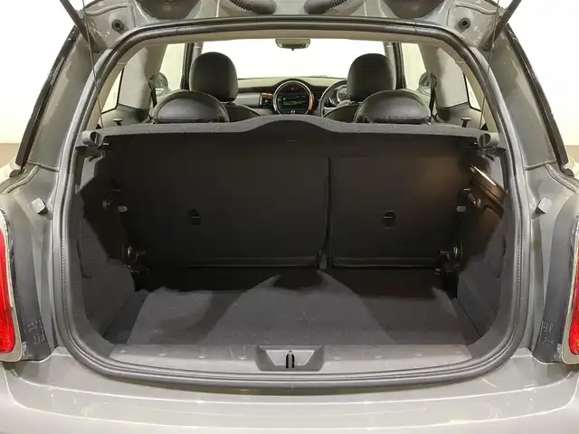 ＭＩＮＩ ミニ クーパー 愛媛県 2015(平27)年 4万km 黒／グレー 純正ＨＤＤナビ/（ラジオ／ＢＴ）　/ＥＴＣ　/革調シートカバー　/純正アルミ/スペアキー　/プッシュスタート　/オートライト　/純正マット