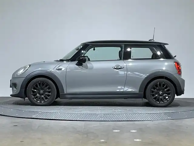 ＭＩＮＩ ミニ クーパー 愛媛県 2015(平27)年 4万km 黒／グレー 純正ＨＤＤナビ/（ラジオ／ＢＴ）　/ＥＴＣ　/革調シートカバー　/純正アルミ/スペアキー　/プッシュスタート　/オートライト　/純正マット