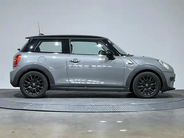 ＭＩＮＩ ミニ クーパー 愛媛県 2015(平27)年 4万km 黒／グレー 純正ＨＤＤナビ/（ラジオ／ＢＴ）　/ＥＴＣ　/革調シートカバー　/純正アルミ/スペアキー　/プッシュスタート　/オートライト　/純正マット