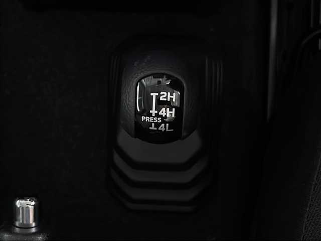 スズキ ジムニー XC 広島県 2023(令5)年 0.9万km シフォンアイボリーM シートヒーター/デュアルセンサーブレーキサポート/車線逸脱警報/ハイビームアシスト/クルーズコントロール/誤発進抑制機能/トランスファーレバー/ダウンヒルアシストコントロール/LEDヘッドランプ/純正15インチAW