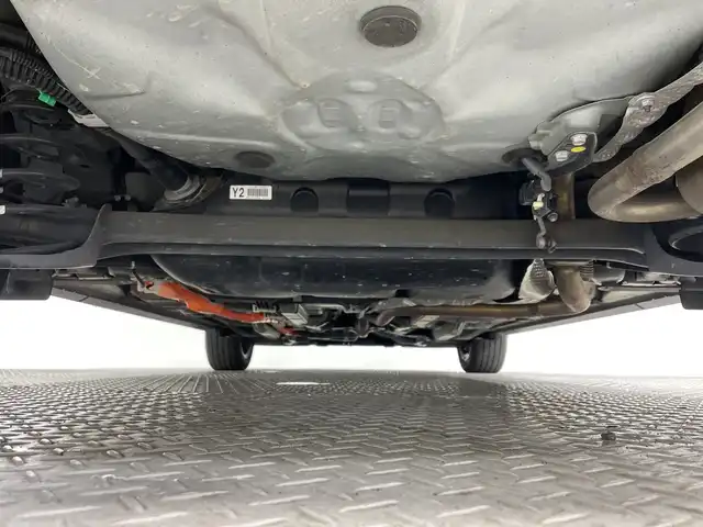 トヨタ アクア クロスオーバー 神奈川県 2019(令1)年 4.8万km ブラッキッシュアゲハガラスフレーク 純正ナビゲーション/Bluetooth　フルセグ　SD　CD　DVD/バックカメラ/トヨタセーフティセンス/プリクラッシュセーフティ/レーンディパーチャアラート/クルーズコントロール/前後クリアランスソナー/ハーフレザーシート/前席シートヒーター/ビルトインETC2.0/前後ドライブレコーダー/EVモード/nanoe/革巻きステアリング/ステアリングスイッチ/スマートキー/スペアキー/プッシュスタート/純正フロアマット/LEDヘッドライト/フォグライト/オートライト/オートマチックハイビーム/ルーフレール/電動格納ミラー/ウインカーミラー/純正16インチアルミホイル/ドアバイザー