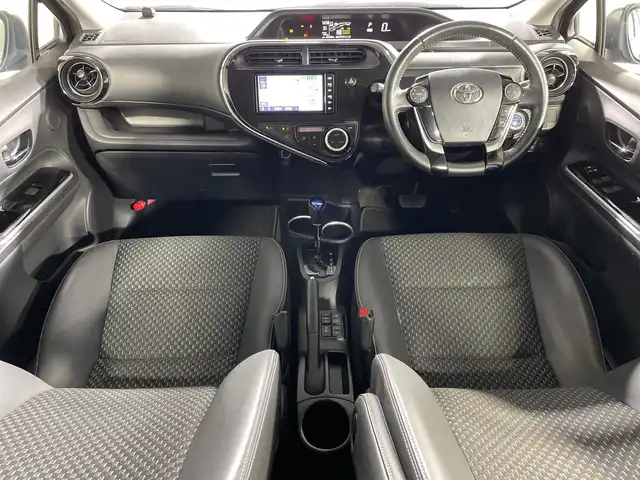 トヨタ アクア クロスオーバー 神奈川県 2019(令1)年 4.8万km ブラッキッシュアゲハガラスフレーク 純正ナビゲーション/Bluetooth　フルセグ　SD　CD　DVD/バックカメラ/トヨタセーフティセンス/プリクラッシュセーフティ/レーンディパーチャアラート/クルーズコントロール/前後クリアランスソナー/ハーフレザーシート/前席シートヒーター/ビルトインETC2.0/前後ドライブレコーダー/EVモード/nanoe/革巻きステアリング/ステアリングスイッチ/スマートキー/スペアキー/プッシュスタート/純正フロアマット/LEDヘッドライト/フォグライト/オートライト/オートマチックハイビーム/ルーフレール/電動格納ミラー/ウインカーミラー/純正16インチアルミホイル/ドアバイザー
