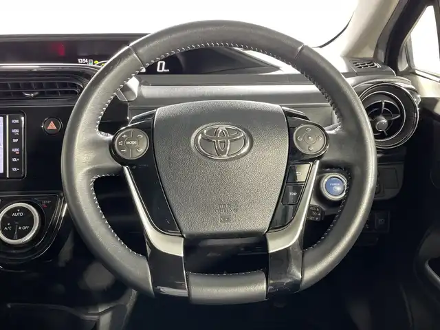 トヨタ アクア クロスオーバー 神奈川県 2019(令1)年 4.8万km ブラッキッシュアゲハガラスフレーク 純正ナビゲーション/Bluetooth　フルセグ　SD　CD　DVD/バックカメラ/トヨタセーフティセンス/プリクラッシュセーフティ/レーンディパーチャアラート/クルーズコントロール/前後クリアランスソナー/ハーフレザーシート/前席シートヒーター/ビルトインETC2.0/前後ドライブレコーダー/EVモード/nanoe/革巻きステアリング/ステアリングスイッチ/スマートキー/スペアキー/プッシュスタート/純正フロアマット/LEDヘッドライト/フォグライト/オートライト/オートマチックハイビーム/ルーフレール/電動格納ミラー/ウインカーミラー/純正16インチアルミホイル/ドアバイザー