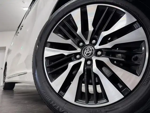 トヨタ アルファード S Cパッケージ 三重県 2020(令2)年 6.3万km ホワイトパールクリスタルシャイン ガソリン/FF/MTモード付インパネCVT/純正 9インチディスプレイオーディオ/（FM/AM/CD/DVD/USB/iPod/Bluetooth/TV/Miracast）/12.1インチ 後席モニター/バックガイドモニター/モデリスタエアロ（F/S/R下）＋シグネチャーイルミ/両側パワースライドドア/ドライブレコーダー 前後/ETC/Toyota Safety Sense/・プリクラッシュセーフティ/・レーントレーシングアシスト/・【OP】ブラインドスポットモニター&リヤクロストラフィックアラート/・クリアランスソナー/・パーキングサポートブレーキ/・アダプティブハイビームシステム/・レーダークルコン/・ロードサインアシスト/・【OP】ITS Connect/など/装備/・【OP】ツインムーンルーフ/・【OP】デジタルインナーミラー/・合皮シート/・パワーシート（D/N）/・エグゼクティブパワーシート（電動リクライニング＆オットマン（N/2nd））/・パワーバックドア/・シートヒーター、ベンチレーション（D/N）/・ステアリングヒーター/・AC100Vコンセント/・3眼フルLEDヘッドランプ＋フロントフォグランプ/・左右後席独立オートエアコン/など