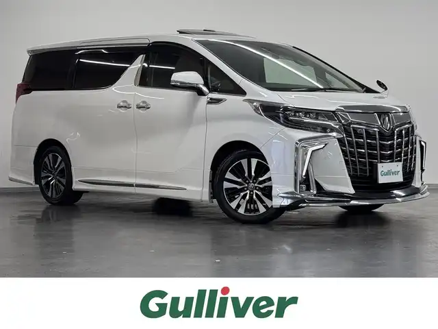 トヨタ アルファード S Cパッケージ 三重県 2020(令2)年 6.3万km ホワイトパールクリスタルシャイン ガソリン/FF/MTモード付インパネCVT/純正 9インチディスプレイオーディオ/（FM/AM/CD/DVD/USB/iPod/Bluetooth/TV/Miracast）/12.1インチ 後席モニター/バックガイドモニター/モデリスタエアロ（F/S/R下）＋シグネチャーイルミ/両側パワースライドドア/ドライブレコーダー 前後/ETC/Toyota Safety Sense/・プリクラッシュセーフティ/・レーントレーシングアシスト/・【OP】ブラインドスポットモニター&リヤクロストラフィックアラート/・クリアランスソナー/・パーキングサポートブレーキ/・アダプティブハイビームシステム/・レーダークルコン/・ロードサインアシスト/・【OP】ITS Connect/など/装備/・【OP】ツインムーンルーフ/・【OP】デジタルインナーミラー/・合皮シート/・パワーシート（D/N）/・エグゼクティブパワーシート（電動リクライニング＆オットマン（N/2nd））/・パワーバックドア/・シートヒーター、ベンチレーション（D/N）/・ステアリングヒーター/・AC100Vコンセント/・3眼フルLEDヘッドランプ＋フロントフォグランプ/・左右後席独立オートエアコン/など