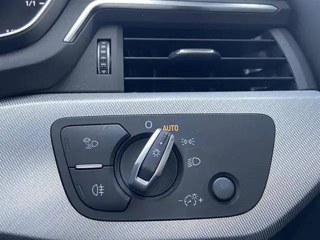 アウディ Ａ４ 35TFSIスポーツ 栃木県 2019(令1)年 9.6万km 赤 マトリクスLED/全方位カメラ/ACC/レーン/ブラインドS/純正ナビ/前席パワーシート /前席シートH/ETC/純正17インチAW