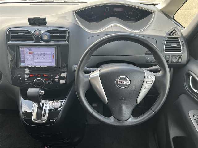 日産 セレナ ハイウェイスター Vセレクション 福島県 2012(平24)年 7.3万km ブリリアントホワイトパール 社外メモリナビ/　【フルセグ/CD/DVD/USB/AUX】/バックカメラ/クルーズコントロール/ＥＴＣ/社外１５inアルミホイール/両側パワースライドドア/後席モニター/ハロゲンライト（AUTO機能付き）/フォグランプ/ヘッドライトレベライザー/ウィンカーミラー/電動格納ミラー/スマートキー/プッシュスタート/横滑り防止装置/ＡＢＳ/ドアバイザー/純正フロアマット